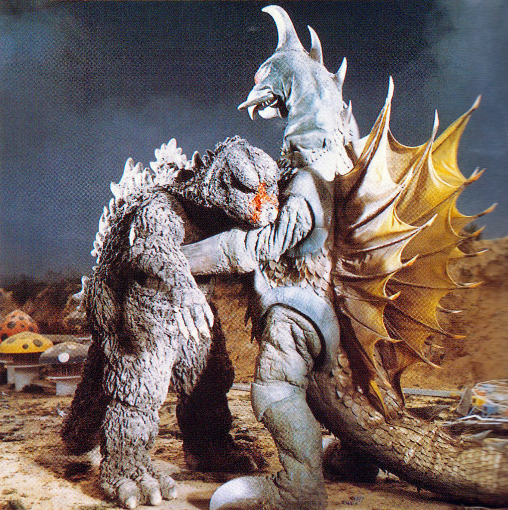 Годзилла против гайгана. Годзилла против Гайгана 2004. Godzilla vs Gigan 1972. Гайган 1972. Годзилла против Гайгана 1972.