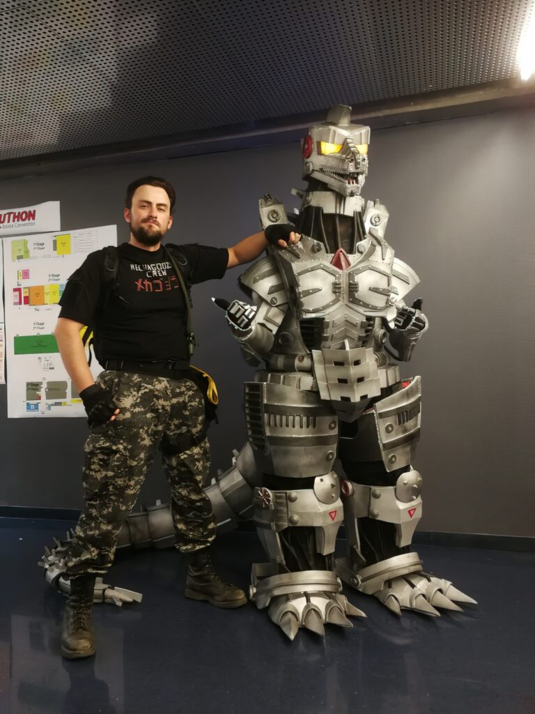 Jonathan Le Guedar standing next to his Mechagodzilla suit